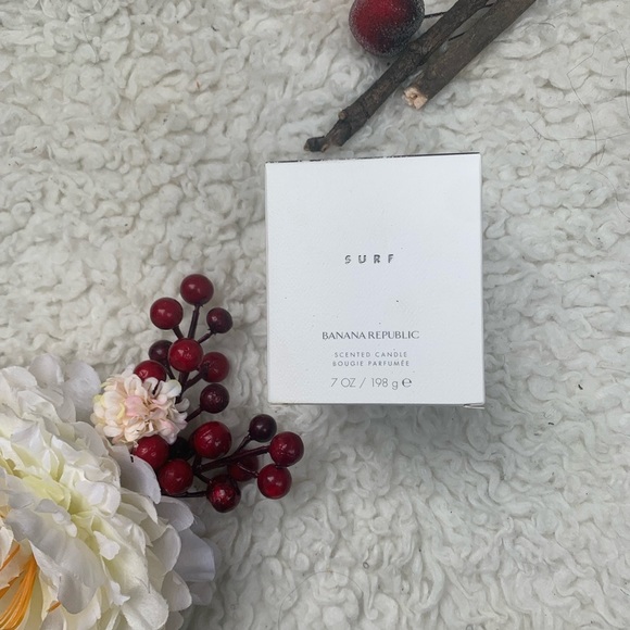 Banana Republic SURF Candle - Picture 1 of 4